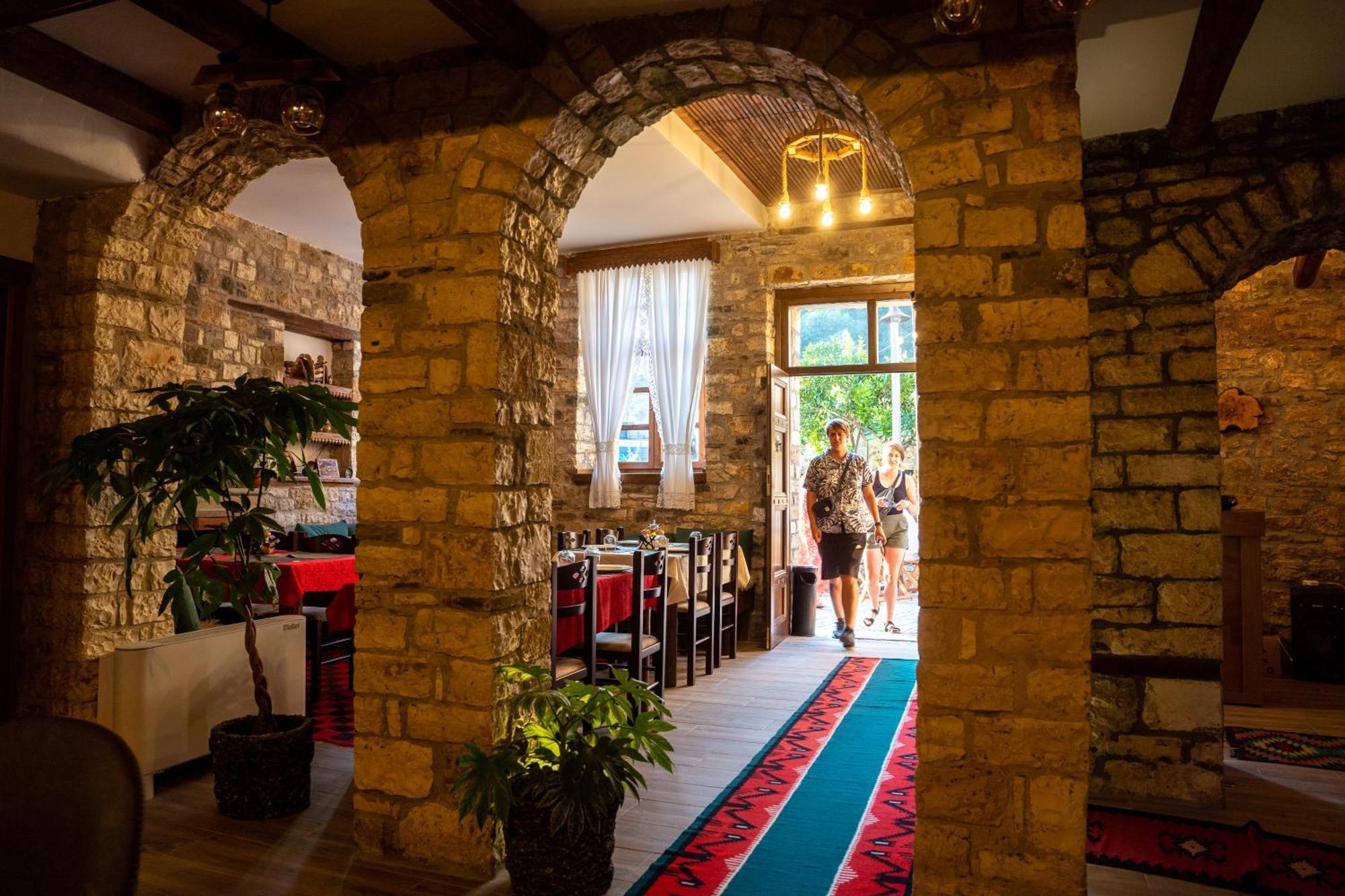 Hotel Kapllani Berat Ngoại thất bức ảnh