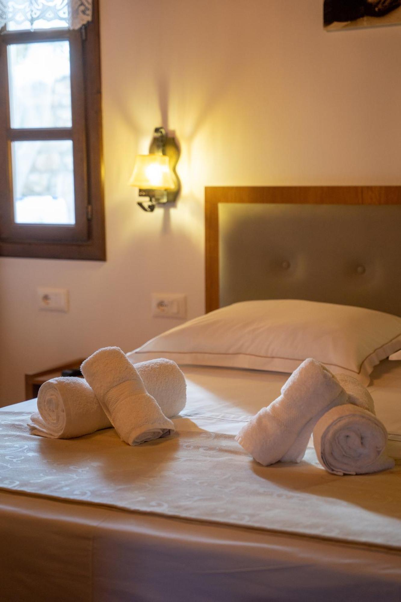 Hotel Kapllani Berat Phòng bức ảnh