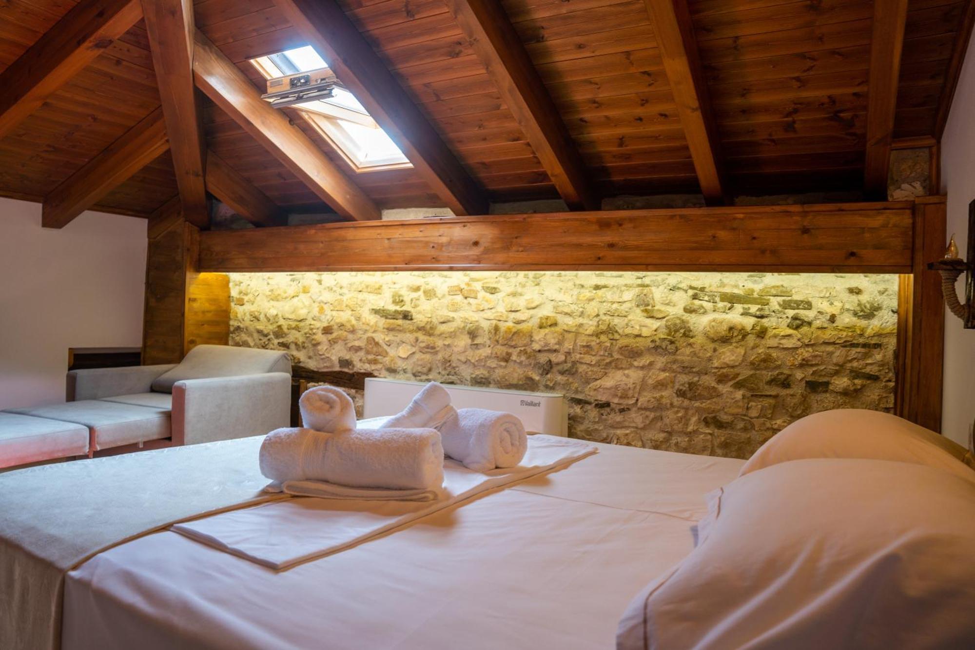 Hotel Kapllani Berat Phòng bức ảnh